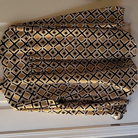 Gorgeous Tunic Top - EUC - such sweet details sown into it - size large - Picture 7 of 8